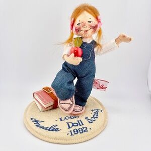 🍎 Annalee Doll Society “School Days Logo Kid” • 1992 - Collectible
